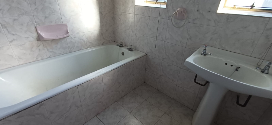 4 Bedroom Property for Sale in Hospitaalheuwel Free State